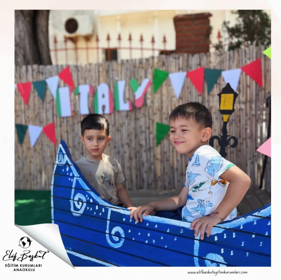 Ayın ülkesi İtalya – gondolda çocuklar